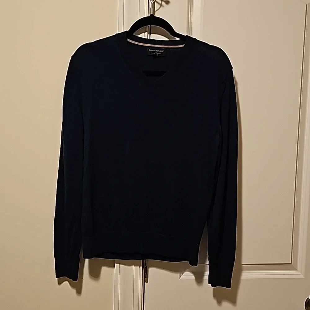 Banana Republic V neck